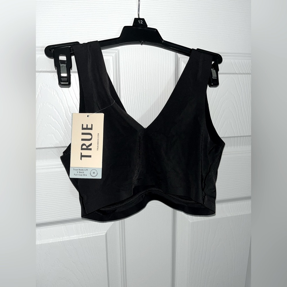 Sports bra true body lift v neck full cup, (color Black and beige) (size M)